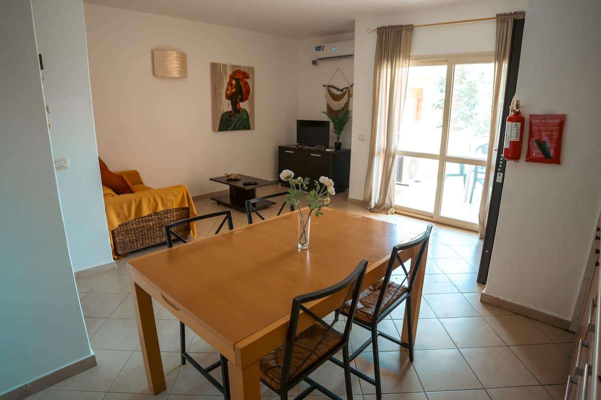 Casa Laranja · sala de estar luminosa